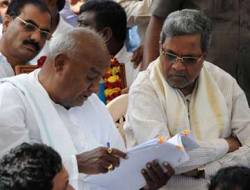 Karnataka CM Siddaramaiah meets JDS Supremo HD Devegowda over Cauvery issue