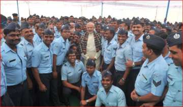 PM Modi with IAF personnel