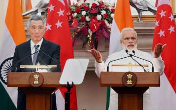 Prime Minister Narendra Modi with Singapore Prime Minister Lee Hsien Loo