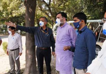 Gopal Rai visits Delhi Zoo to review the situation after migratory birds were fo