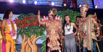 Bollywood celebs perform Ram Leela