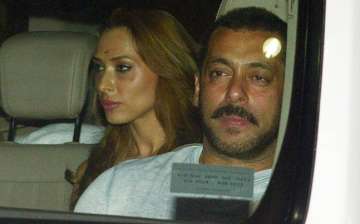 This pic posted by Iulia has everyone thinking she kept Karwachauth for Salman