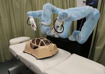 Robotic surgery with sense of touch