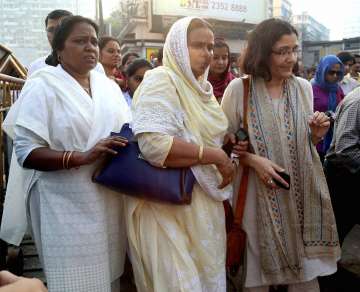 250 women offer prayers at Haji Ali Dargah