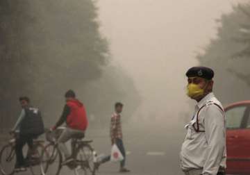 Traffic policeman wearing a pollution mask due to heavy smog in Delhi.