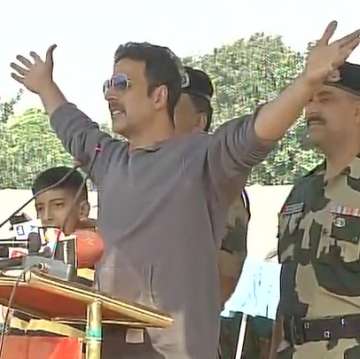 Akshay Kumar pays tribute to BSF martyrs in Jammu