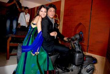 It’s always amazing, says Anushka Sharma on working with Shah Rukh for The Ring