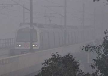 Delhi, North India witness season’s first fog; flights delayed, traffic affected