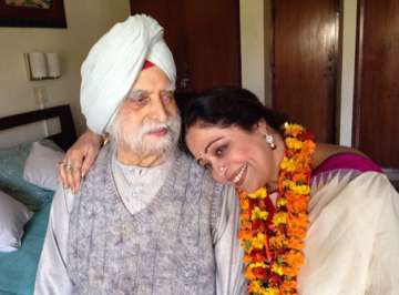 Kirron Kher’s father Col. Thakur Singh passes away at 102, Anupam pays respect