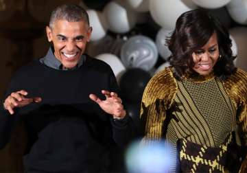 Obamas dance to Michael Jackson's ‘Thriller’ at WH Halloween