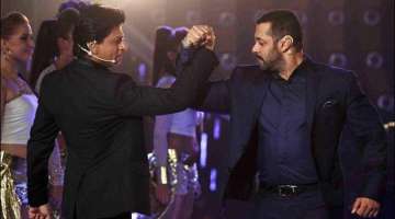 Salman proves love for SRK once again