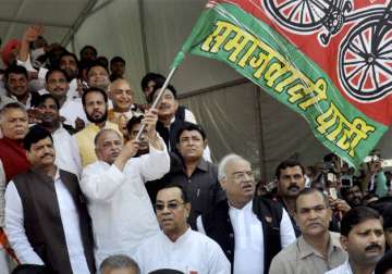 Mulayam Singh Yadav flags off Samajwadi Vikas Rath Yatra of UP CM Akhilesh Yadav