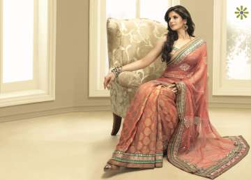 5 tips to wear your favourite sari yet stay warm in winters