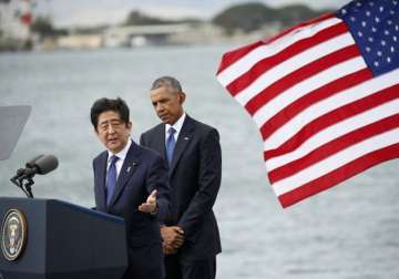 Shinzo Abe delivers remarks as Barack Obama looks during Pearl Harbor visit