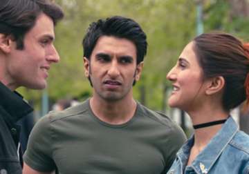 Ranveer- Vaani’s ‘Befikre’ earns 10. 3 crore on Day 1