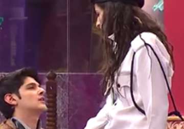  Rohan, Priyanka get into physical fight during luxury budget task