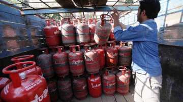 Taxpayers earning over Rs 10L may have their LPG subsidy blocked