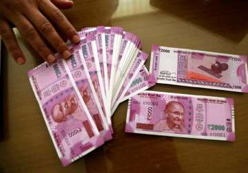 New Rs 2,000 notes on display 