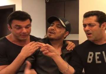 Salman sings birthday song