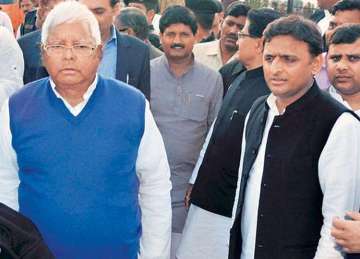 Lalu called Akhilesh to persuade him to reinstate Mulayam as SP’s national pres