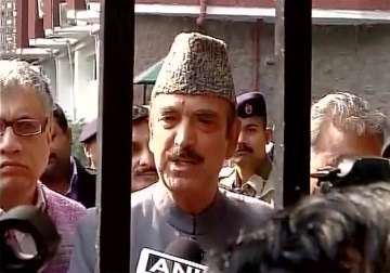Ghulam Nabi Azad speaks to reporters outside the EC office 