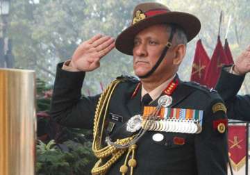 Chief of Army Staff, General Bipin Rawat paying homage at Amar Jawan Jyoti