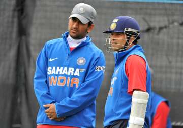Tendulkar, Gavaskar lead world cricket to pay tributes to Dhoni