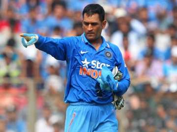 Dhoni was nudged by selectors to leave the captaincy: Report