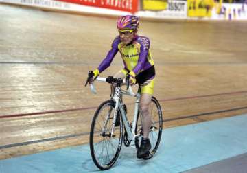 This 105-year-old Man Sets World Record for Cycling 22.5 Km in an hour