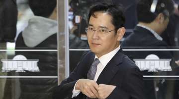 Lee Jae-Yong returned home afterinterrogation by South Korean prosecutors