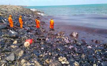oast Guard, TNPCB coordinate operation to clear oil spill off Chennai coast 