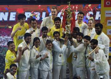 Chennai Smashers celebrate with the winning trophy 