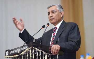 Justice TS Thakur speaking at his farewell function