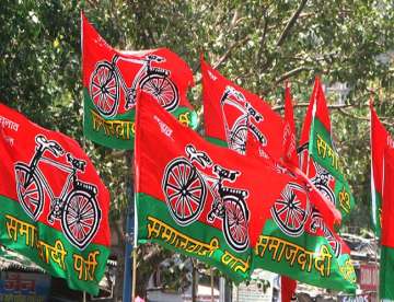 Both Mulayam and Akhilesh have claimed Samajwadi Party symbol cycle