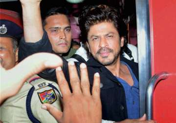 Shah Rukh Khan travelS from August Kranti Express