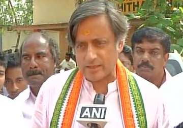 Shashi Tharoor, other Congress leaders detained in Kerala