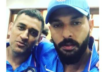 Dhoni-Yuvraj combine to give India a fearless middle-order