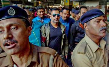 MS Dhoni travels in train 13 years 