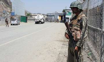 Hundreds of Afghans stranded as Pakistan seals Torkham border