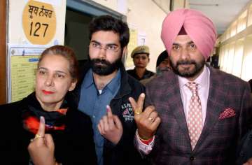 Navjot Singh Sidhu, family enter polling premises with cavalcade