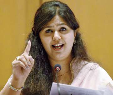 Pankaja Munde offers to quit after Beed results
