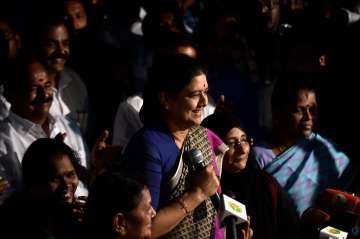 Sasikala will stay overnight at the resort where AIADMK MLAs are camped
