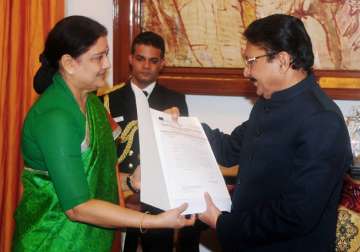 File pic - Sasikala meets Tamil Nadu Governor Vidyasagar Rao