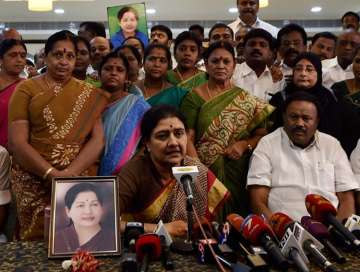 SC will pronounce verdict on Sasikala disproportionate assets case on Tuesday