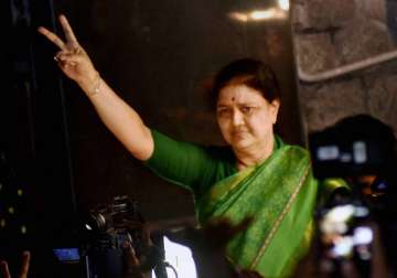 File pic - Sasikala flashes victory sign at Poes garden in Chennai