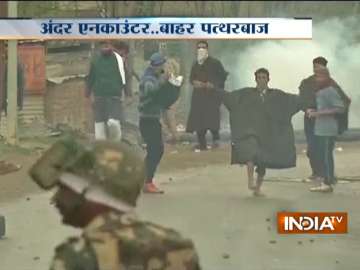 Budgam encounter turns ugly as youths pelt stones on security personnel 