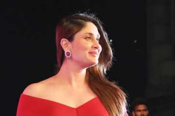 Kareena Kapoor Khan shares a mushy mother-son moment with baby Taimur on interne