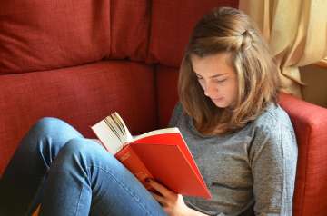 Reading books can help ease chronic pain