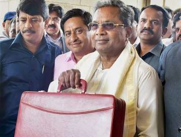 Siddaramaiah offers sops to students, farmers in Karnataka budget