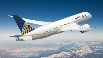 United Airlines faces criticism for barring girls 'wearing leggings'